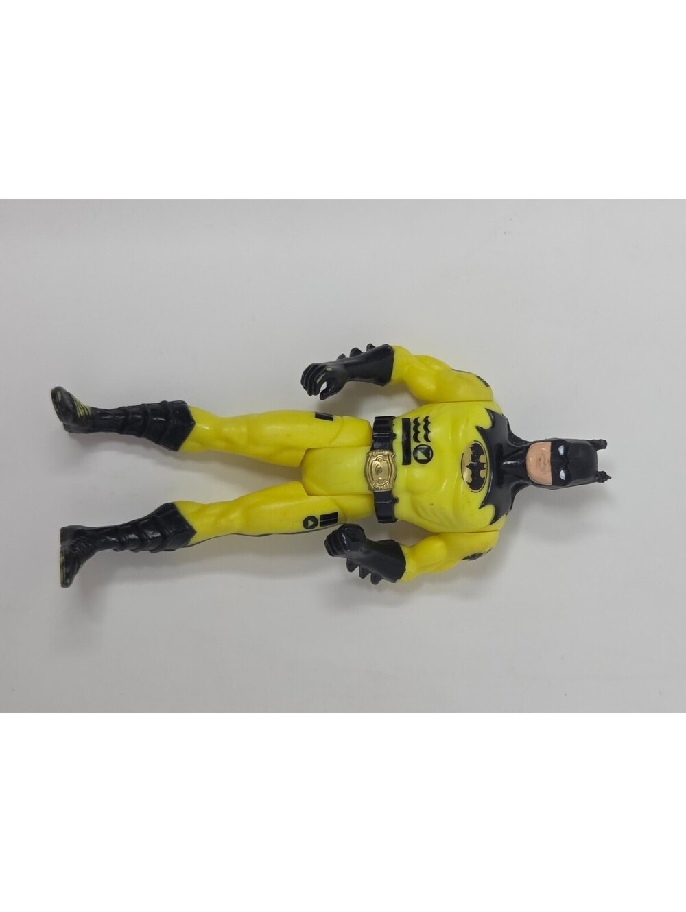 Kenner 1990 DC Comics Batman Action Figure Yellow And Black Suit w/ Utility Belt